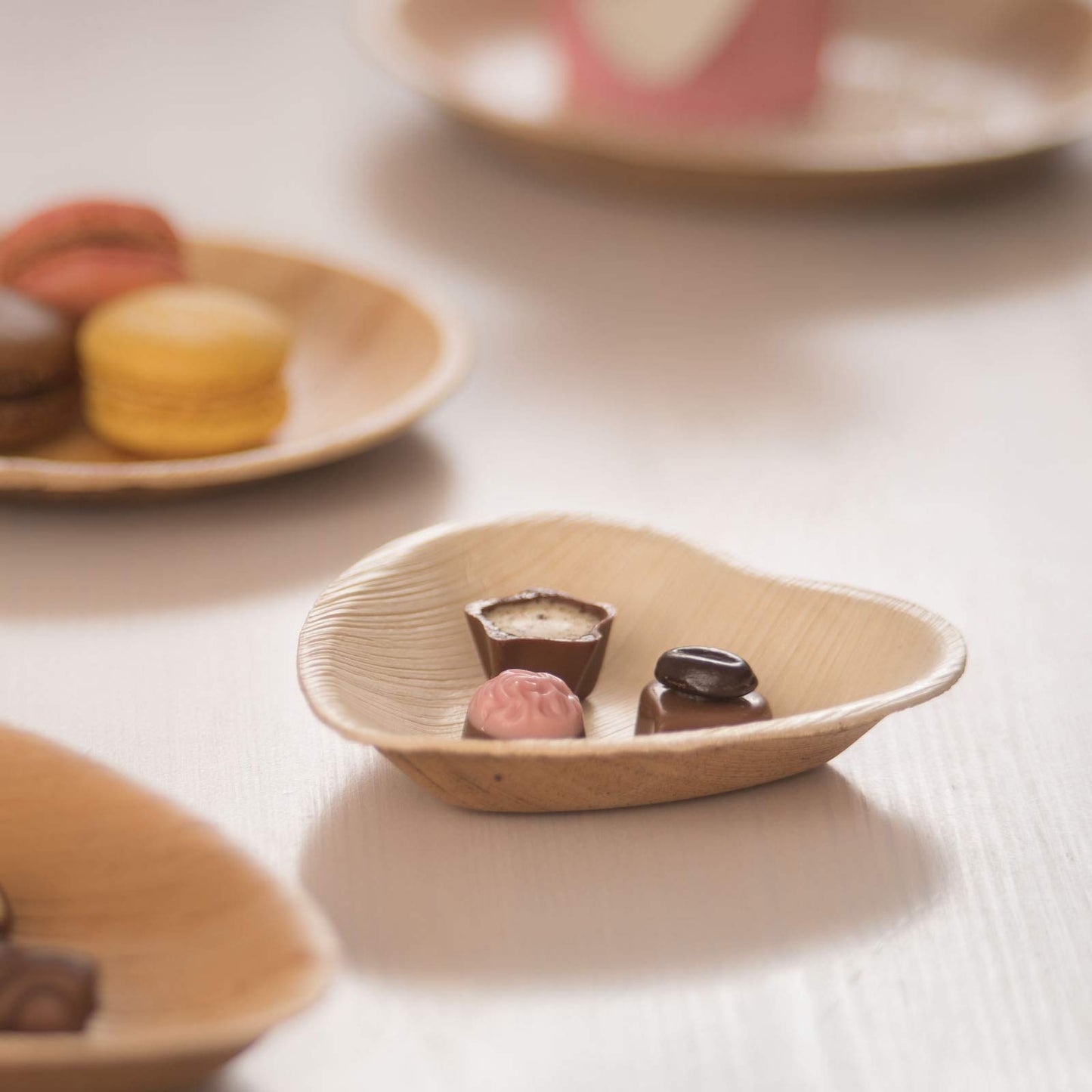 Waipur Platos Hoja de Palma Orgánicos - 25 Platos Desechables en Forma de Corazón - 10 cm - Vajilla Ecológica Premium, Estable, Natural y Biodegradable - Platos Cocktail Elegantes