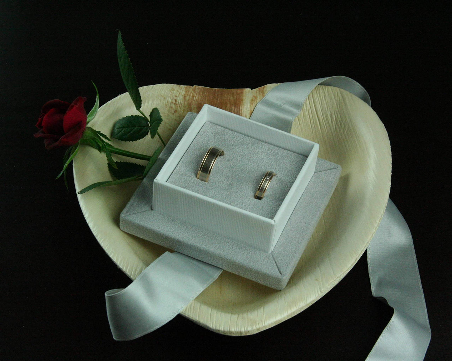 Waipur Platos Hoja de Palma Orgánicos - 25 Platos Desechables en Forma de Corazón - 10 cm - Vajilla Ecológica Premium, Estable, Natural y Biodegradable - Platos Cocktail Elegantes