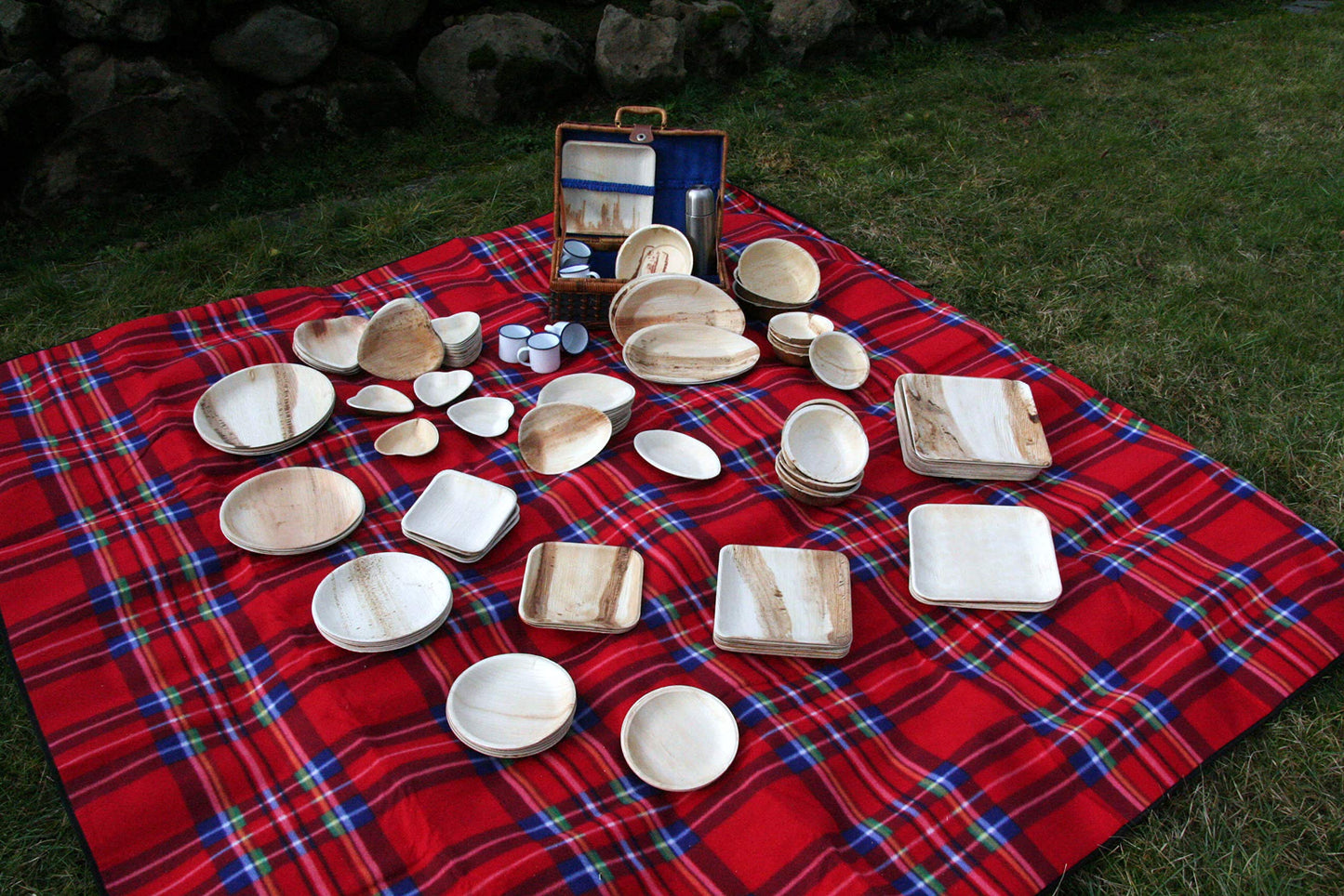 Waipur Platos Hoja de Palma Orgánicos - 25 Platos Desechables en Forma de Corazón - 10 cm - Vajilla Ecológica Premium, Estable, Natural y Biodegradable - Platos Cocktail Elegantes